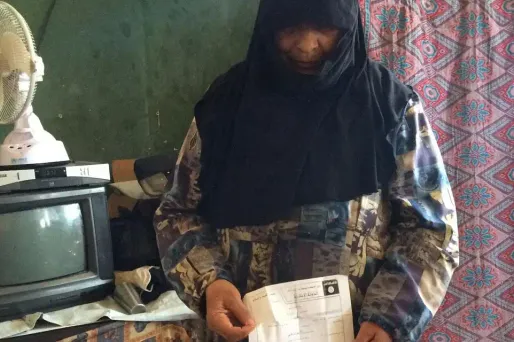 Badrieh recherche le corps de sa fille, tuée par Daech à Palmyre. Xavier Yvon