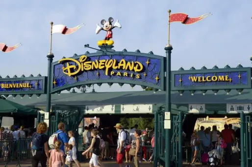 Disneyland Paris jugé pour discrimination à l'embauche contre les "non-Européens"