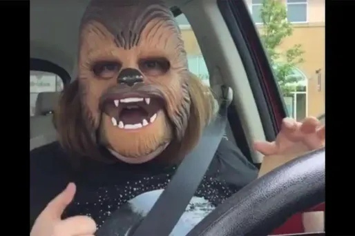 "Ce sont les joies simples de la vie", commente l'Américaine dans sa vidéo.