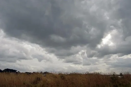 La météo de lundi : gris et pluvieux sur l'ensemble du pays, ensoleillé dans le sud-est