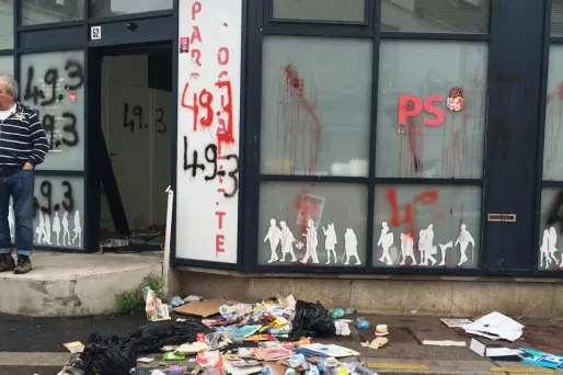 Le local PS du Havre, après des dégradations, le 12 mai