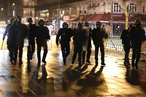 Les policiers sont appelés par leurs syndicats à se réunir place de la République, mercredi, pour dénoncer la "campagne de dénigrement" dont ils font l'objet.