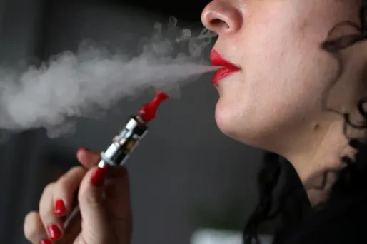 Publicité interdite pour la cigarette électronique : "nous sommes atterrés"