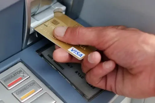 Un réseau de piratage de distributeurs de billets démantelé dans le sud de la France