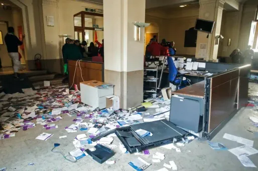 Les manifestants ont pénétré et saccagé le ministère de la Justice belge.