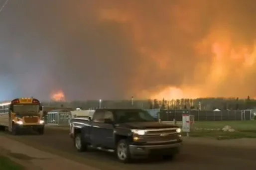 Fort McMurray : les feux ont doublé de taille en un jour