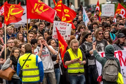 En province (ici à Lille), 115.000 personnes ont participé à 171 défilés et rassemblements et 73 barrages routiers.
