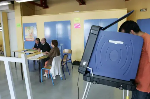 Le vote électronique sera finalement installé dans certains bureaux de vote à l'étranger.