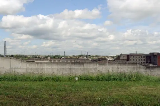La maison d'arrêt de Villepinte héberge 1.053 détenus pour 587 places, soit un taux d'occupation de 177%
