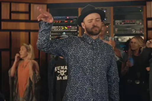 La chanson est un fragment de la bande-son de son prochain film "Troll".