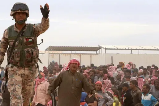Des Syriens retenus à la frontière jordanienne, 1280x640