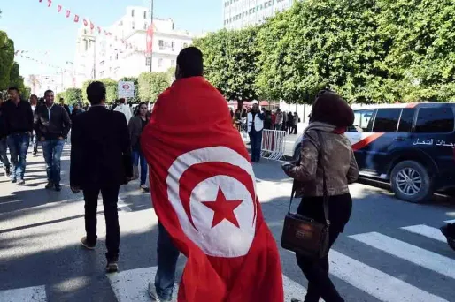 "Terrorisme dehors", scandent des centaines de manifestants en Tunisie
