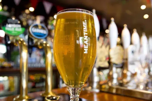 L'accusé avait fini par gifler la serveuse.