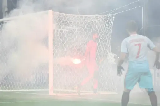 Euro 2016 : des fumigènes lancés sur la pelouse par les supporters turcs