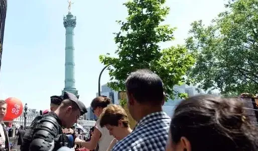 Des contrôles de police ont eu lieu aux abords de la place de la Bastille.