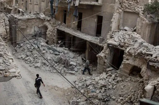 Syrie: les avions syriens et russes pilonnent les zones rebelles d'Alep