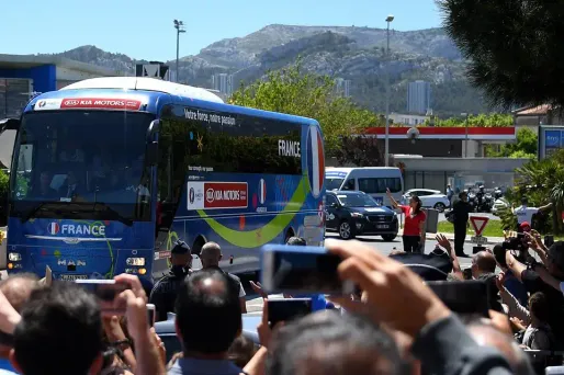 Equipe de France bus Marseille Euro Albanie FRANCK FIFE / AFP 1280
