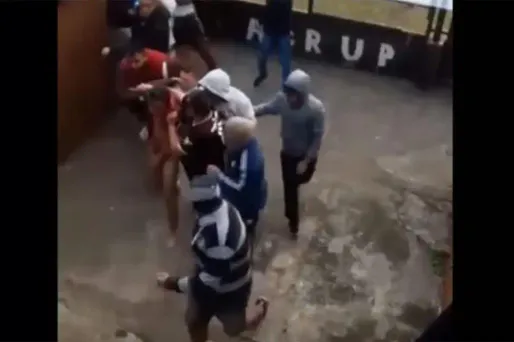 Une trentaine d'ultras du club de Platense ont passé à tabac un supporter d'Atlanta.