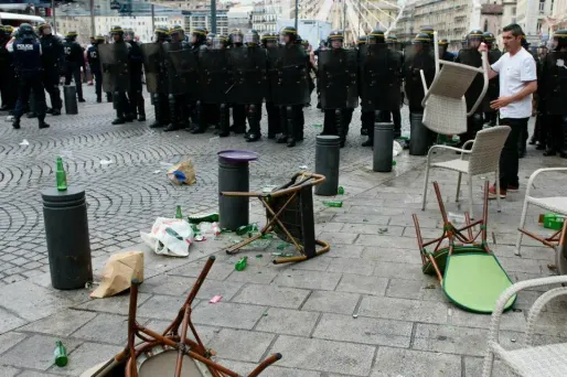 A Marseille, plusieurs heurts ont éclaté depuis jeudi soir entre supporters et forces de l'ordre.