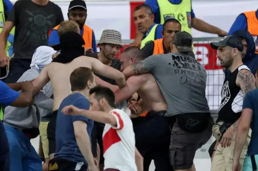 Euro 2016 - violences à Marseille : La Fifa condamne des "scènes indignes et inacceptables"