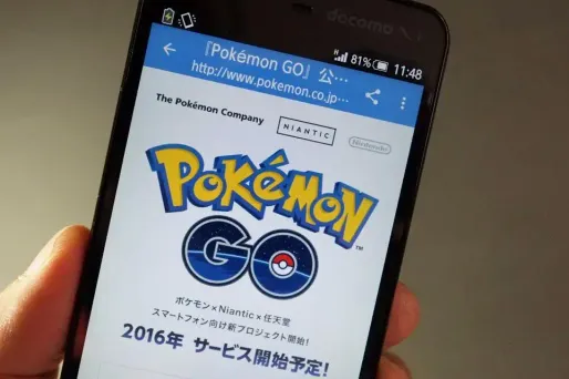 Il fait une chute de trois mètres pour avoir couru après… un Pokémon