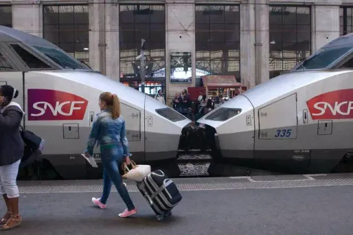 La SNCF tente de limiter l'impact d'une grève illimitée