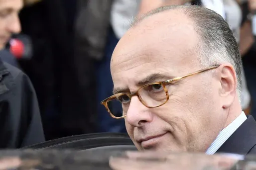 Nice : Cazeneuve porte plainte pour diffamation envers la police nationale et lui-même
