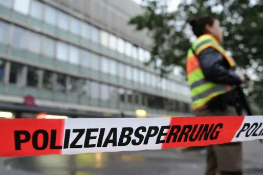 De nombreux policiers étaient encore présents sur les lieux plusieurs heures après la fusillade.