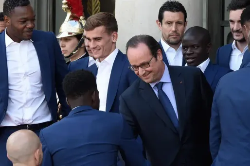 François Hollande à l'Elysée avec les Bleus après l'Euro 2016 (1280 x 640) DOMINIQUE FAGET / AFP
