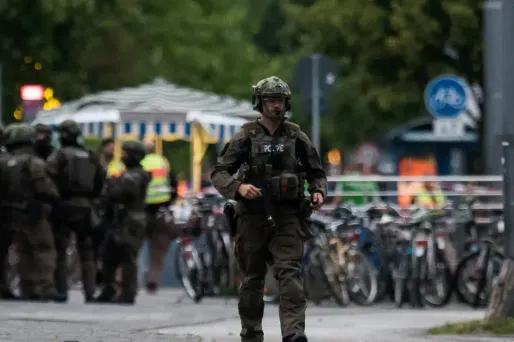 Fusillade à Munich : la police "suspecte un acte terroriste"