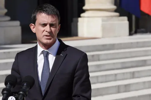 Nice : "notre comportement à nous a été digne", dit Valls aux députés PS