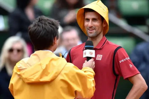 Novak Djokovic rigole de la pluie