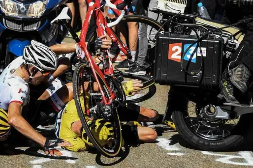 Chute de Froome au Ventoux (1280x640) Bernard PAPON/Pool/AFP
