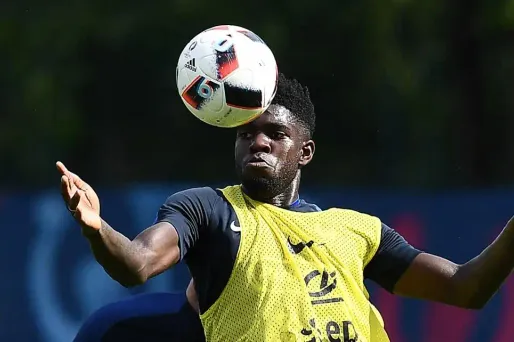 Samuel Umtiti fête dimanche 3 juillet face à l'Islande sa première sélection en équipe de France. FRANCK FIFE / AFP