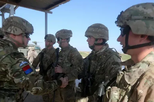 Des soldats britanniques et américains