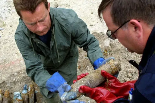 Il découvre un obus allemand en état de marche dans sa cave