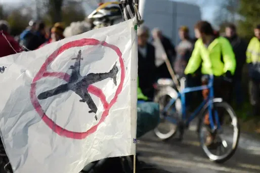 Notre-Dame-des-Landes : 25.000 personnes contre le projet d'aéroport
