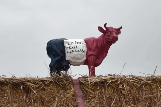 26.08.Vache lait elevage agriculteur.FREDERICK FLORIN  AFP.1280.640