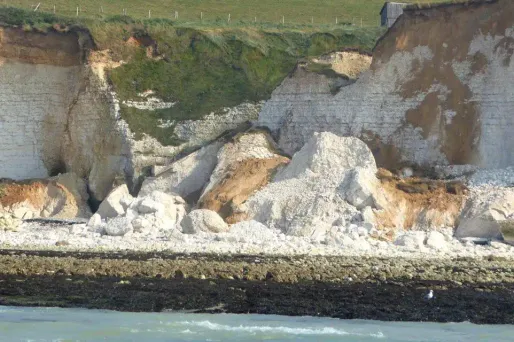 Éboulement de la falaise : recherches stoppées, pas de victimes découvertes