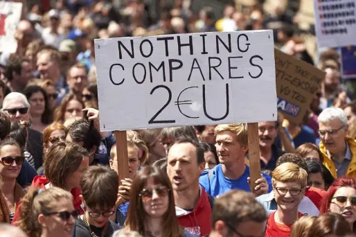 Des milliers de Britanniques manifestent à Londres contre le Brexit