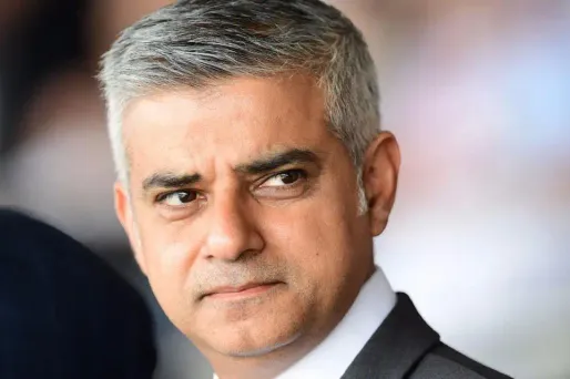 Le maire de Londres critique l'interdiction du port du burkini