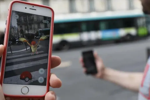 Pokémon Go, smartphone, Paris Crédit : Thomas SAMSON / AFP