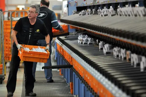 Une clé USB, contenant le dossier d'enquête sur les attentats de janvier, se perd dans le courrier