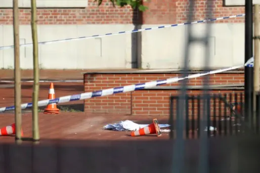 L'identité de l'assaillant reste inconnue.