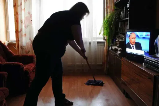 12.08.Televiseur television salon.OLGA MALTSEVA  AFP.1280.640.jpg