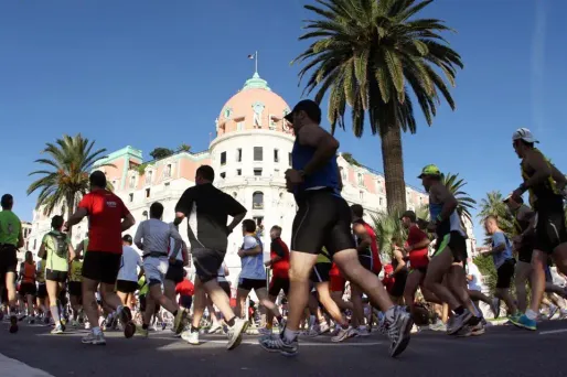 Pour cette 9e édition, les coureurs ne fouleront pas la Promenade des Anglais, où l'attentat du 14 juillet avait fait 86 morts.