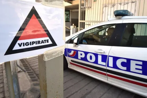 Les deux hommes arrêtés fréquentaient Rachid Kassim quand celui-ci était en France et sont restés en contact avec lui.