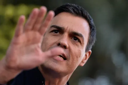 Pedro Sanchez a expliqué ne pas avoir changé de position malgré l'échec de son parti lors d'élections régionales.