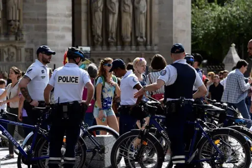 Le parquet de Paris a ouvert une enquête pour "dénonciation de crime imaginaire" et "divulgation de fausses informations afin de faire croire à une destruction dangereuse".