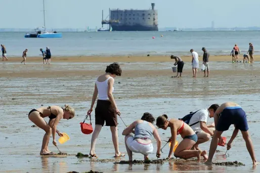 L'enfant a disparu en mer.